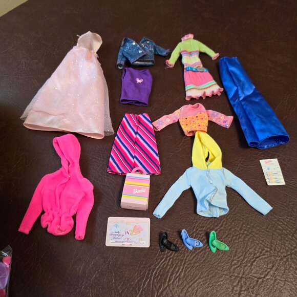 1963 Barbie and Midge Doll Carrying Case with Clothes & Accessories - Picture 2 of 11